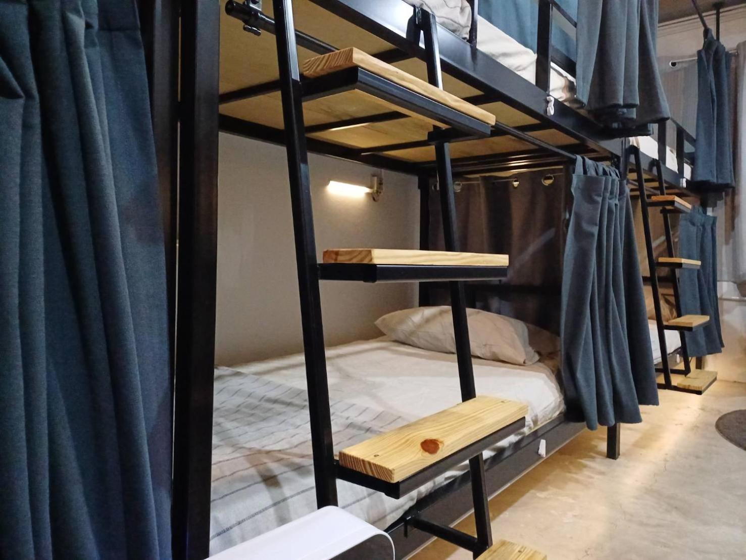 Amsterdamned Hostel Банкок Екстериор снимка