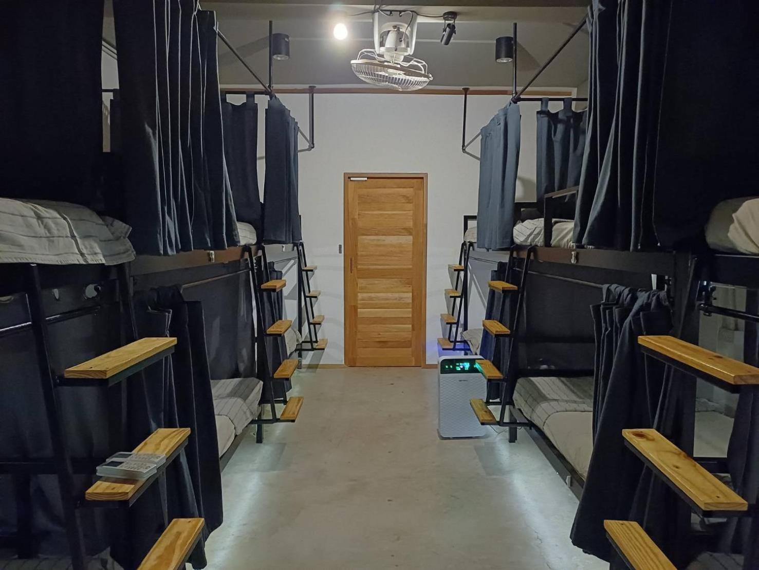 Amsterdamned Hostel Банкок Екстериор снимка