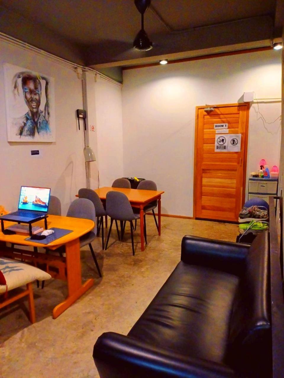 Amsterdamned Hostel Банкок Екстериор снимка