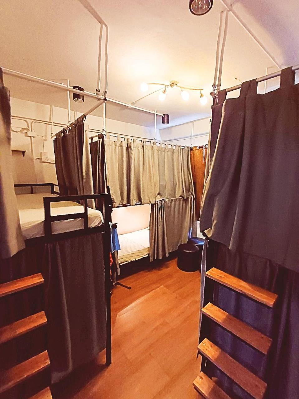 Amsterdamned Hostel Банкок Екстериор снимка
